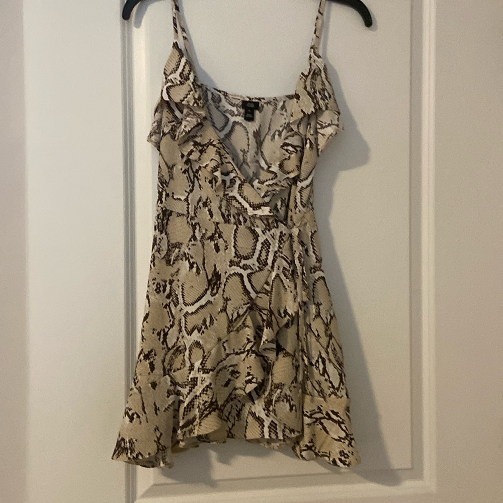 Wrap dress/shorts, in a snakeskin print